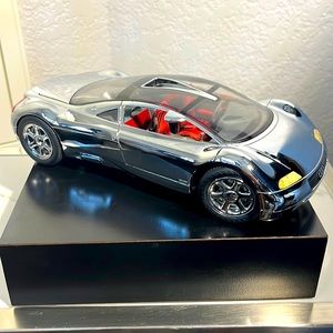 Revell 1994 Audi AVUS Quattro, 1/18 Die-cast Model Car Chrome